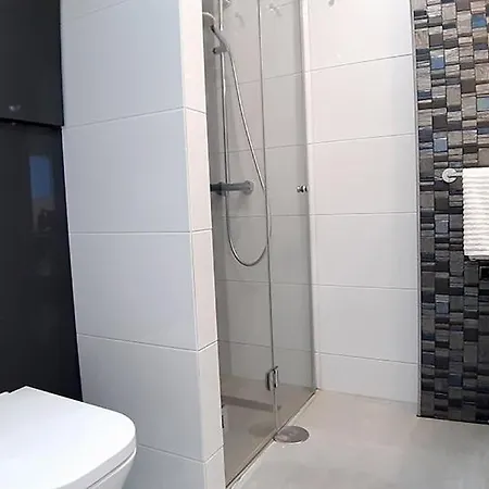 Luxury Apartment *